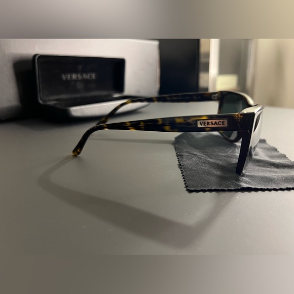 Versace mens authentic sunglasses Made In Italy - Limited Edition 4211 108/78 58 - Picture 3 of 9